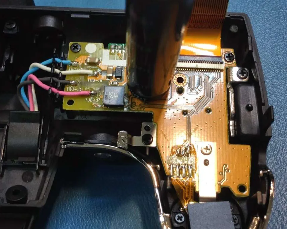 reparar camara digital Fujifilm FinePix condensador electrolito del flash