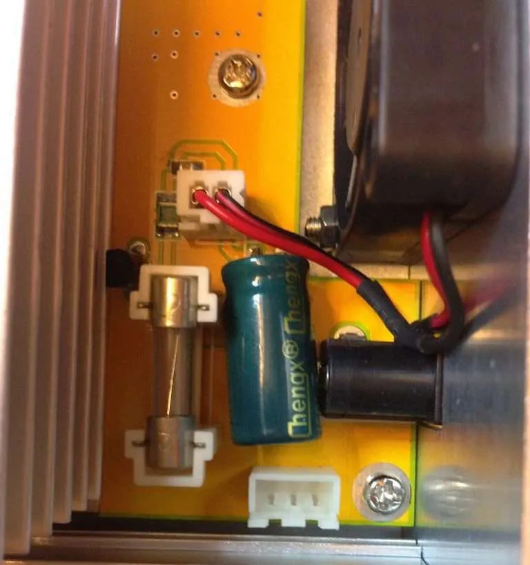 fusible de protección de la emisora