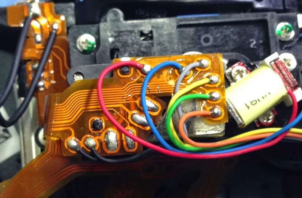 Conexiones eléctricas del mecanismo de secuencia y apertura de los espejos en cámara de fotos Nikon