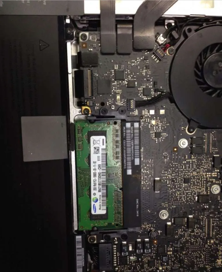 Servicio-tecnico-reparacion-ordenadores-apple-IMG_1218-Juan-Luis-Martel-Tecnico-electronica-Las-Palmas-768x1024.jpg